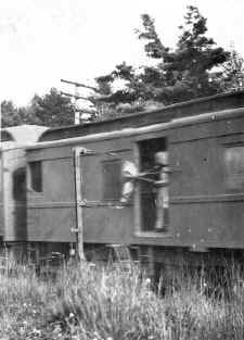 RPO-Car-Mailbag-Action-Central-Islip-c.1930.jpg (68069 bytes)